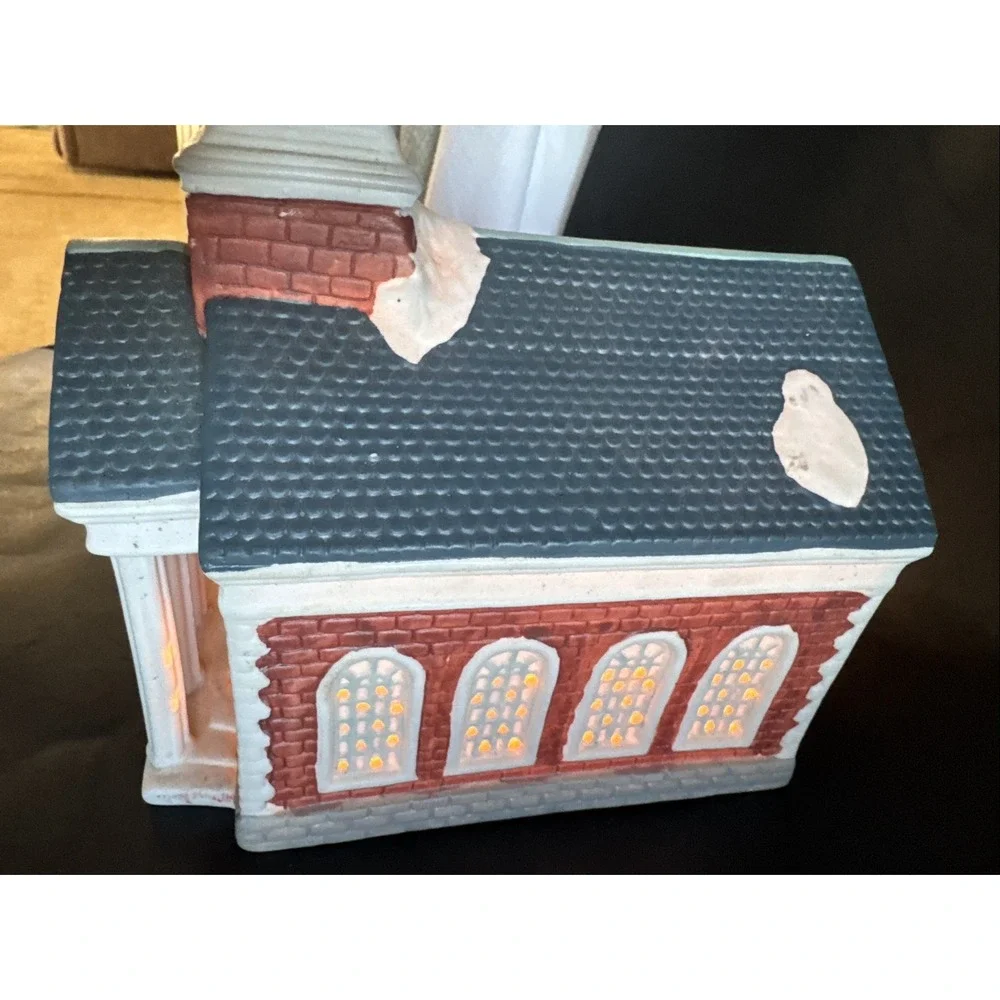 Dickens Keepsake Christmas Village Steeple Church Porcelain Lighted Worship Hous
